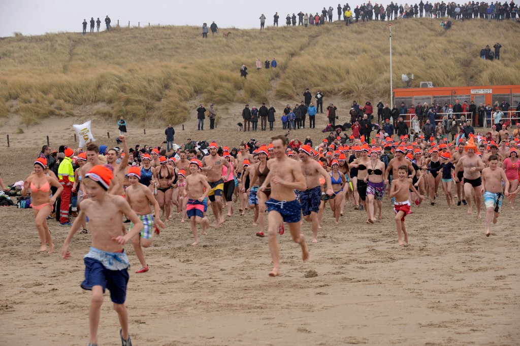 ../Images/Nieuwjaarsduik Nederzandt 2017 027.jpg